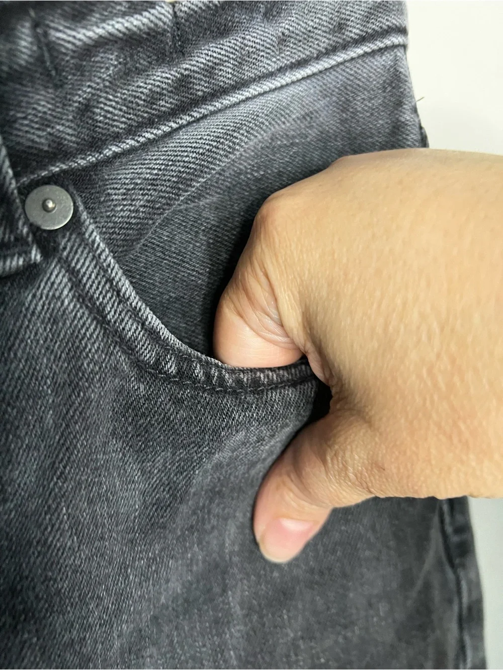 Madewell The Darted Barrel Leg Olenda Washed Black Button Fly Denim Jeans - Picture 5 of 11